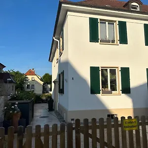 Altes Stadthaus Mit Garten Und Gewolbekeller Stuttgart